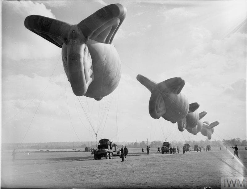 Palloni aerostatici di sbarramento sopra Londra, 1940 — IWM Archive